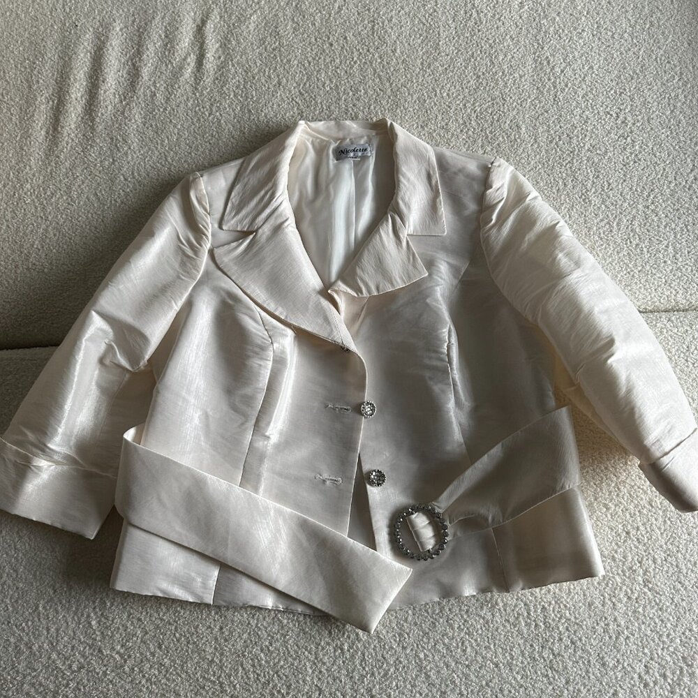 Nicolette Women's White Belted Suit Jacket Size 14W‎ – Classic Blazer